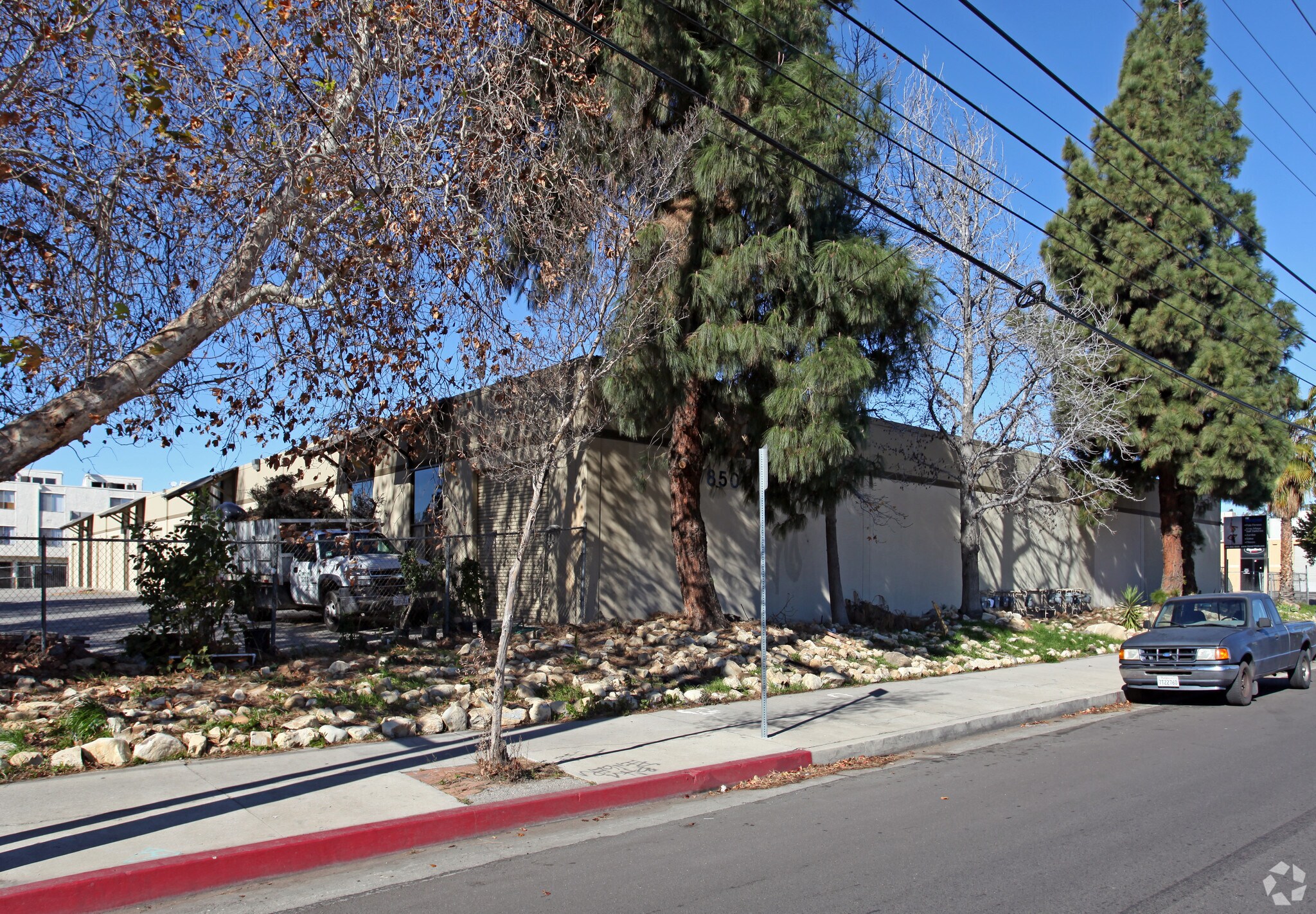 8501 Canoga Ave, Canoga Park, CA à louer Photo du bâtiment- Image 1 de 9