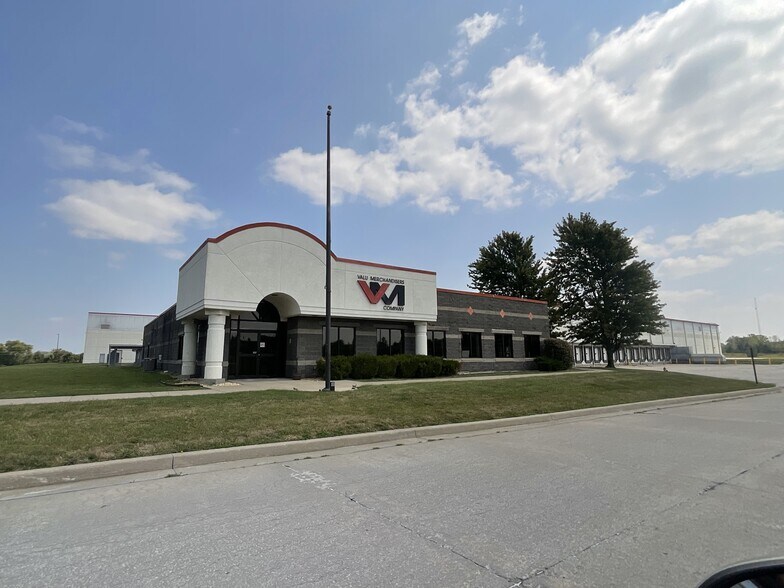 4805 Campbell Dr, Fort Scott, KS à vendre - Photo du bâtiment - Image 1 de 18