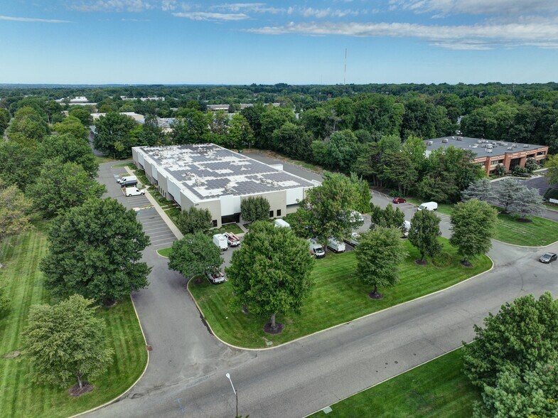 201 Commerce Dr, Moorestown, NJ à louer - Photo du bâtiment - Image 2 de 3