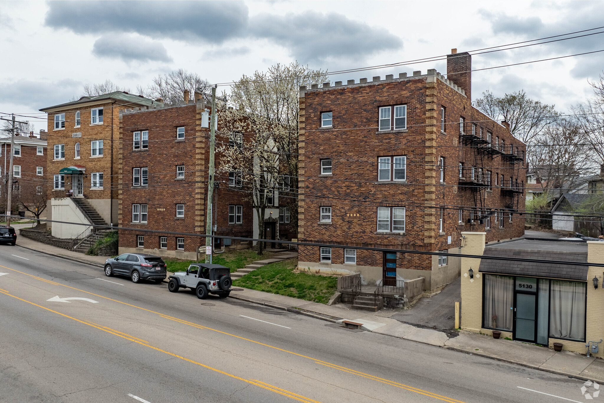 5132-5136 Montgomery Rd, Cincinnati, OH à vendre Photo principale- Image 1 de 17