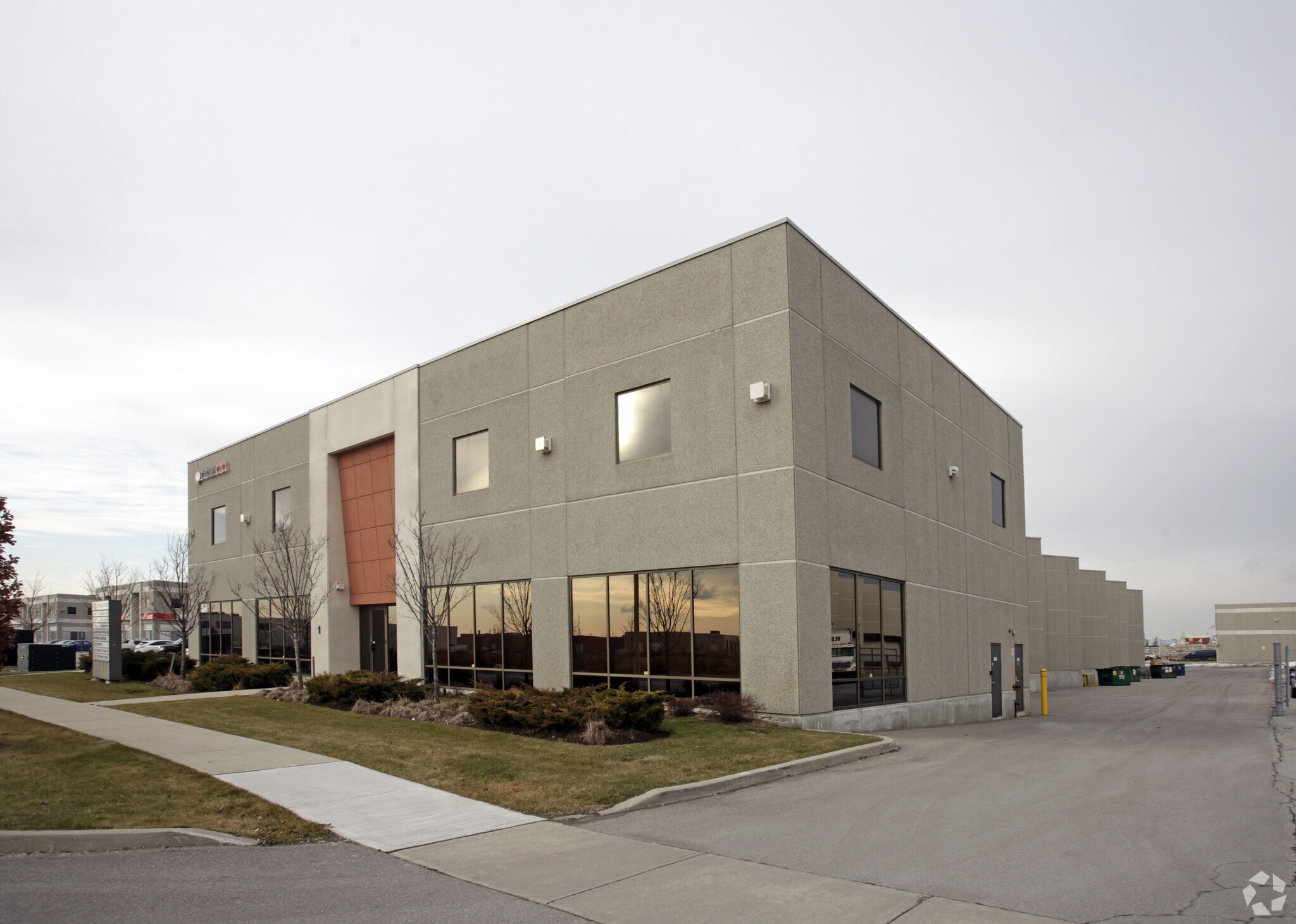 435 Four Valley Dr, Vaughan, ON à louer Photo principale- Image 1 de 3