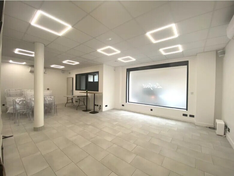 Office in Paris for sale - Building Photo - Image 1 of 9