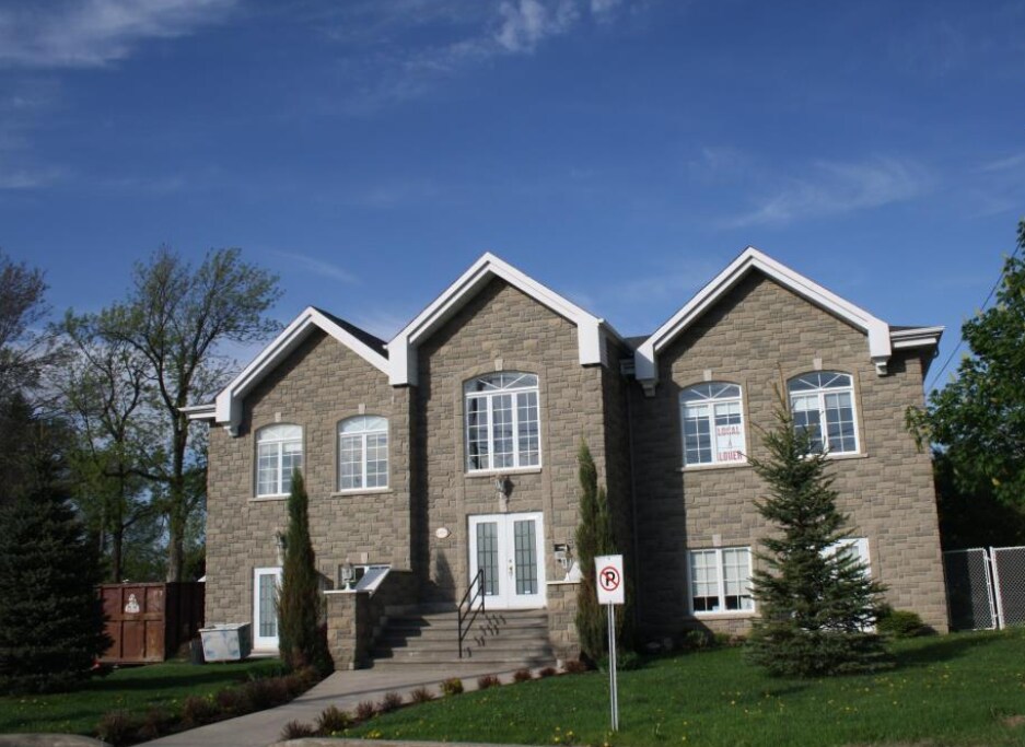 4999 Boul Saint-Charles, Montréal, QC for sale Primary Photo- Image 1 of 1