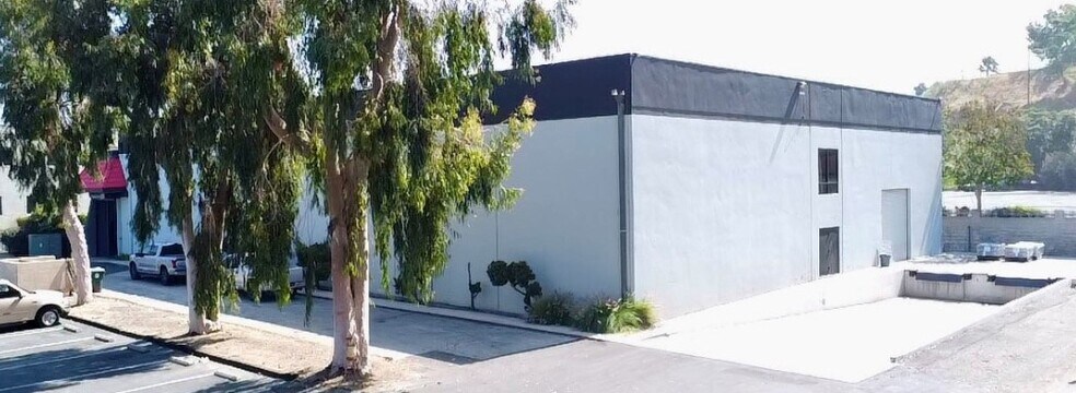 1275 E Highland Ave, San Bernardino, CA à vendre - Photo du bâtiment - Image 3 de 6
