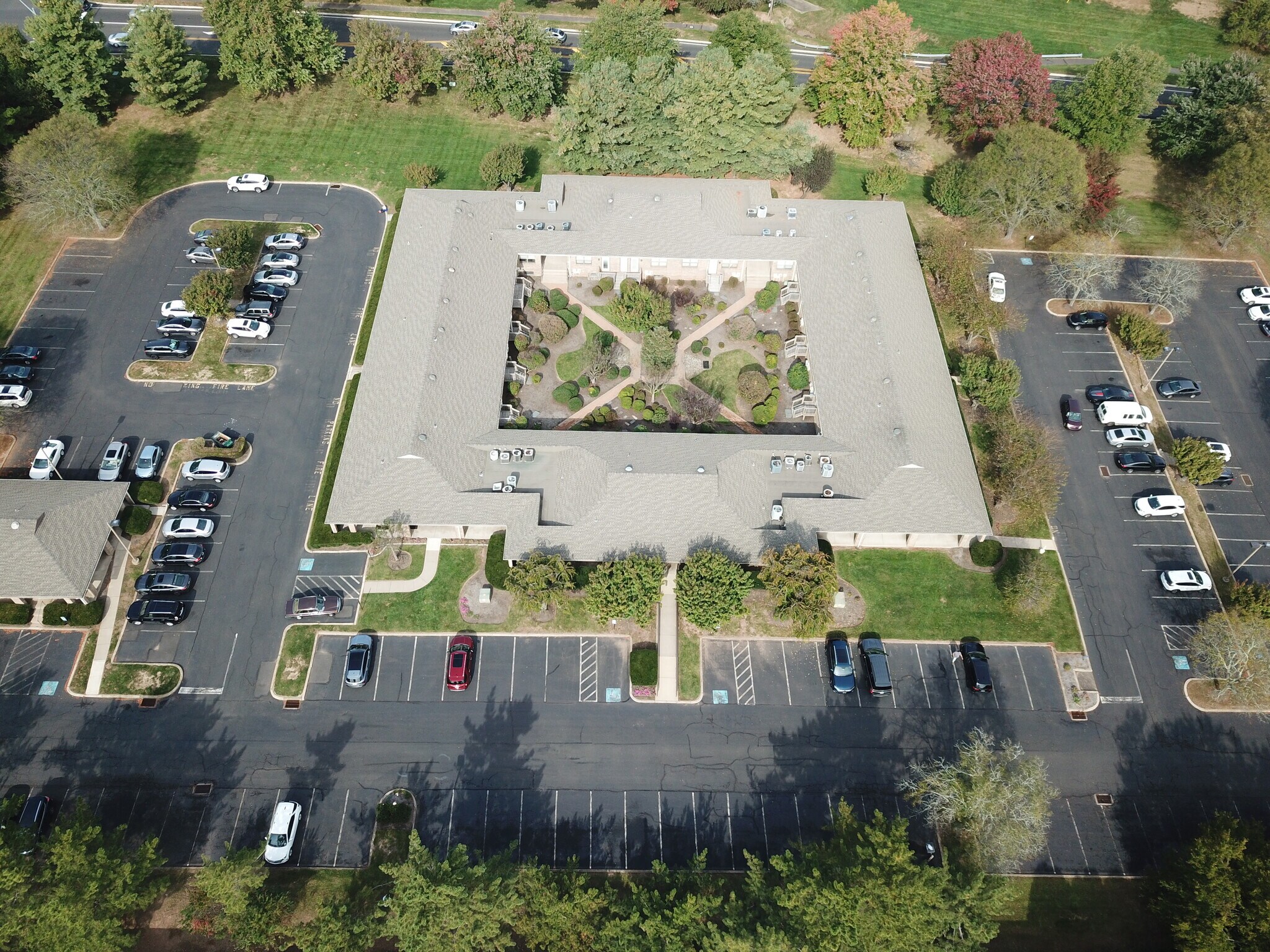 4 Terry Dr, Newtown, PA for lease Primary Photo- Image 1 of 7