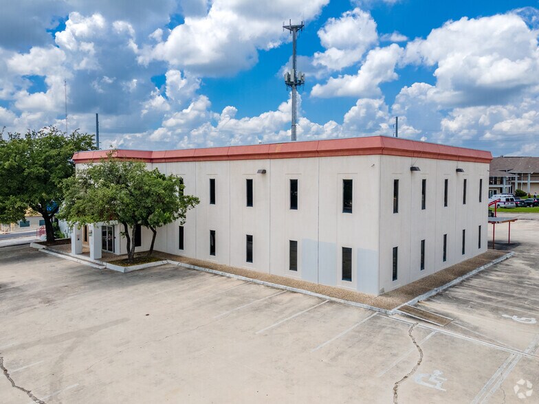 4423 NW Loop 410, San Antonio, TX à louer - Photo du bâtiment - Image 1 de 2