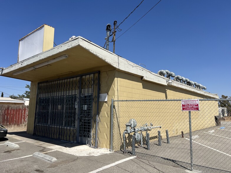 2200 S Chester Ave, Bakersfield, CA for sale - Building Photo - Image 2 of 10