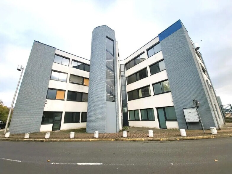 Office in Évry-Courcouronnes for lease - Building Photo - Image 2 of 12