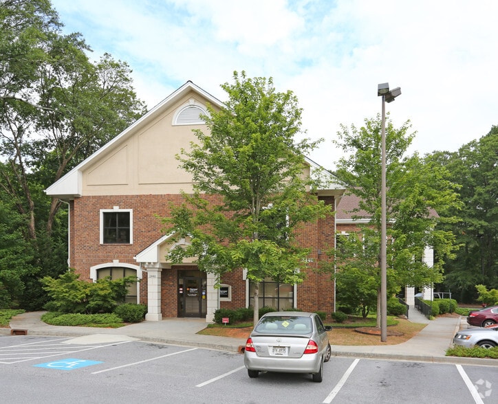 2440 Lawrenceville Hwy, Decatur, GA for lease - Building Photo - Image 2 of 5