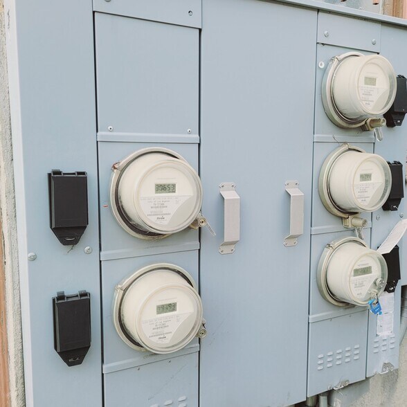 1516 S Mansfield Ave, Los Angeles, CA à vendre - Photo du bâtiment - Image 3 de 10