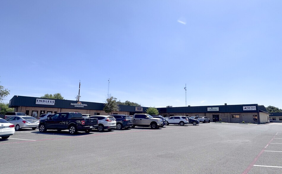 5700 Springfield ave, Laredo, TX à louer - Photo du bâtiment - Image 1 de 1