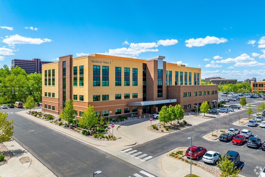 255 S Routt St, Lakewood, CO à louer - Photo du bâtiment - Image 1 de 16