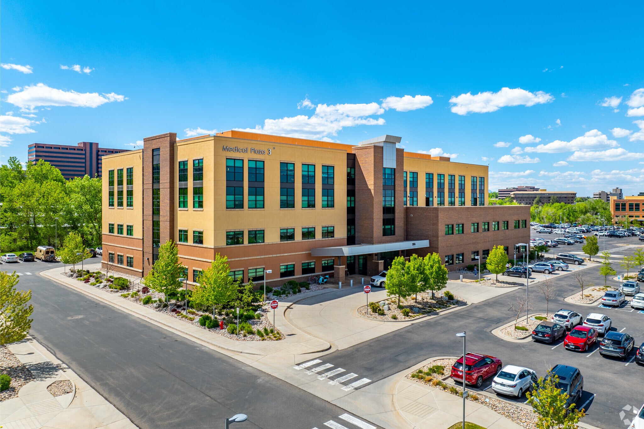 255 S Routt St, Lakewood, CO à louer Photo du bâtiment- Image 1 de 17