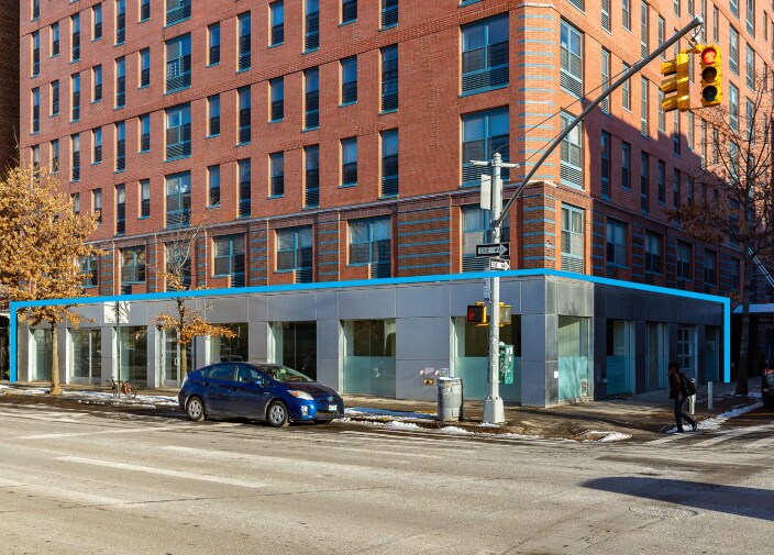 748 11th Ave, New York, NY à louer - Photo du bâtiment - Image 1 de 1