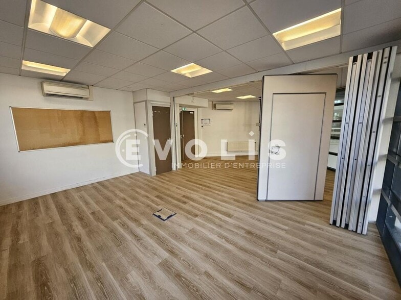 Office in Sceaux for lease - Interior Photo - Image 3 of 31