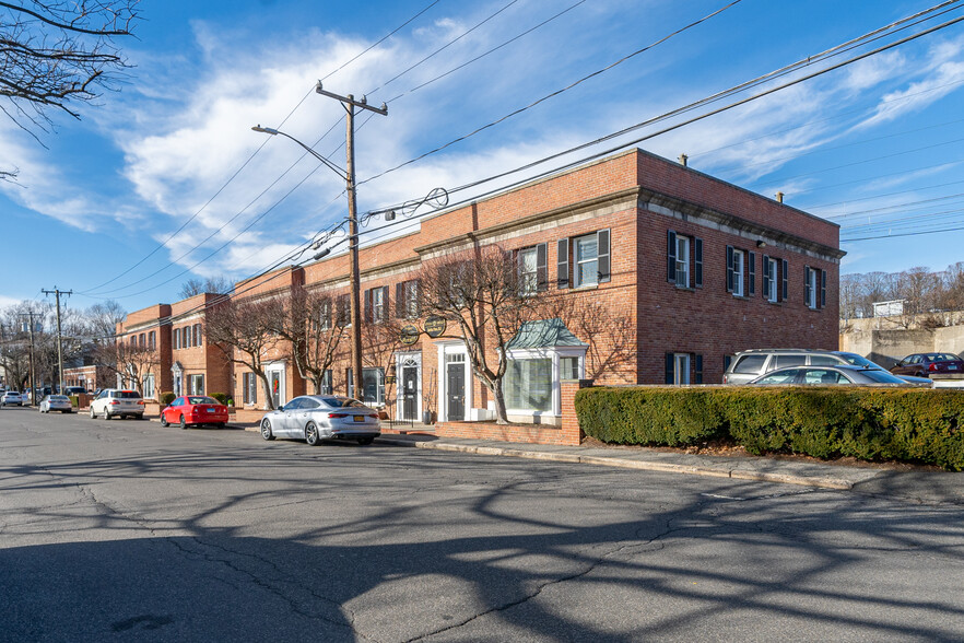 39-51 Pine St, New Canaan, CT for sale - Building Photo - Image 1 of 17