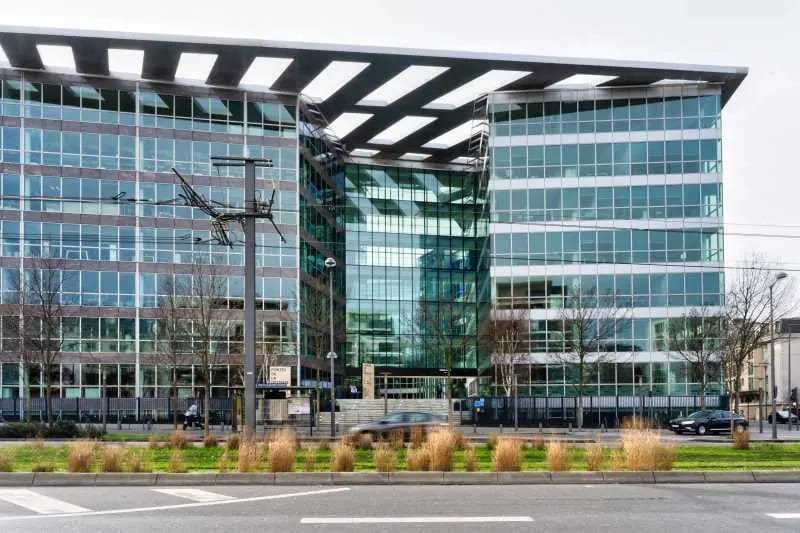 Office in Colombes for lease - Building Photo - Image 2 of 26