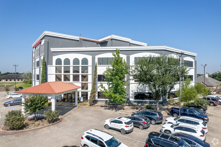 2734 W Sunrise Blvd, Pearland, TX à louer - Photo du bâtiment - Image 2 de 15