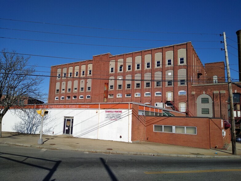 209 Weeden St, Pawtucket, RI à louer - Photo du bâtiment - Image 2 de 23