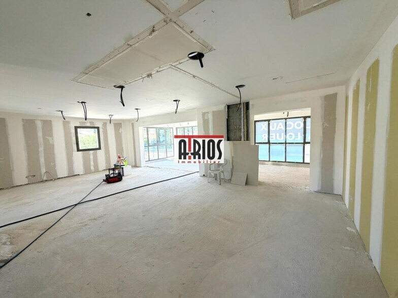 Office in Sanary-sur-Mer for lease - Building Photo - Image 2 of 6