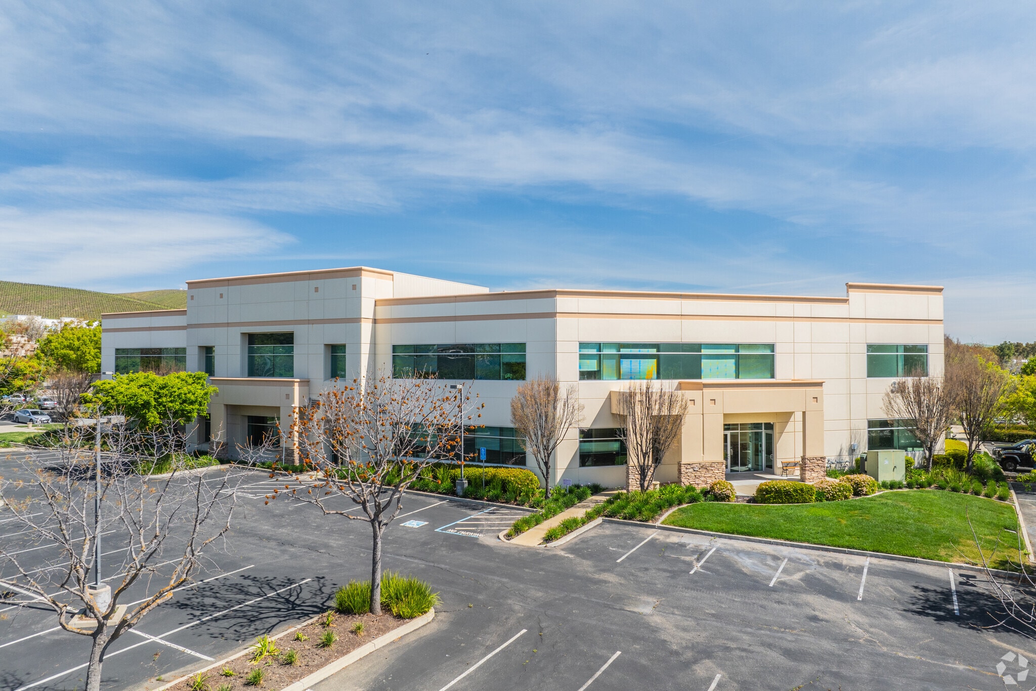 333 N Canyons Pky, Livermore, CA à louer Photo du bâtiment- Image 1 de 10
