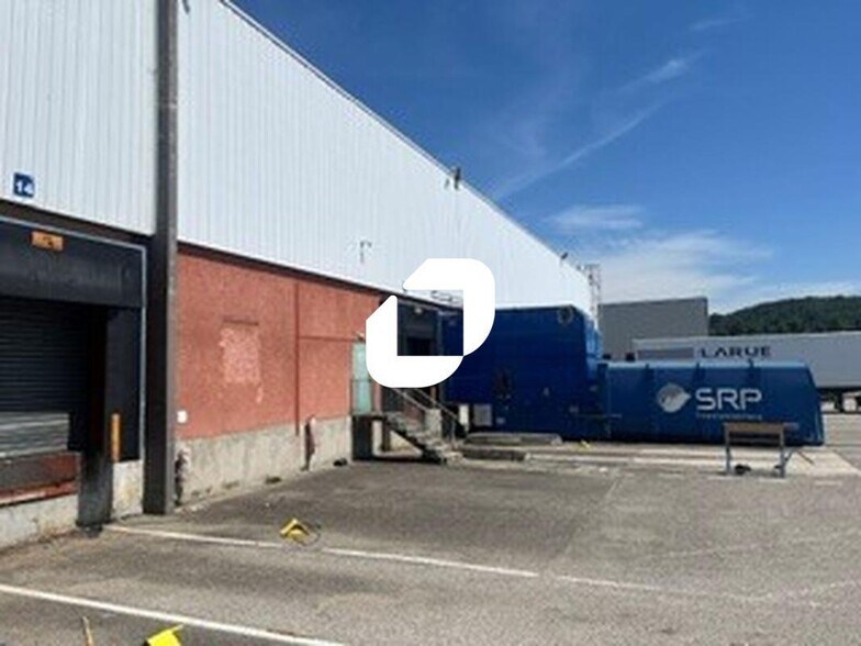 Industrial in Saint-Quentin-Fallavier for lease - Building Photo - Image 1 of 5