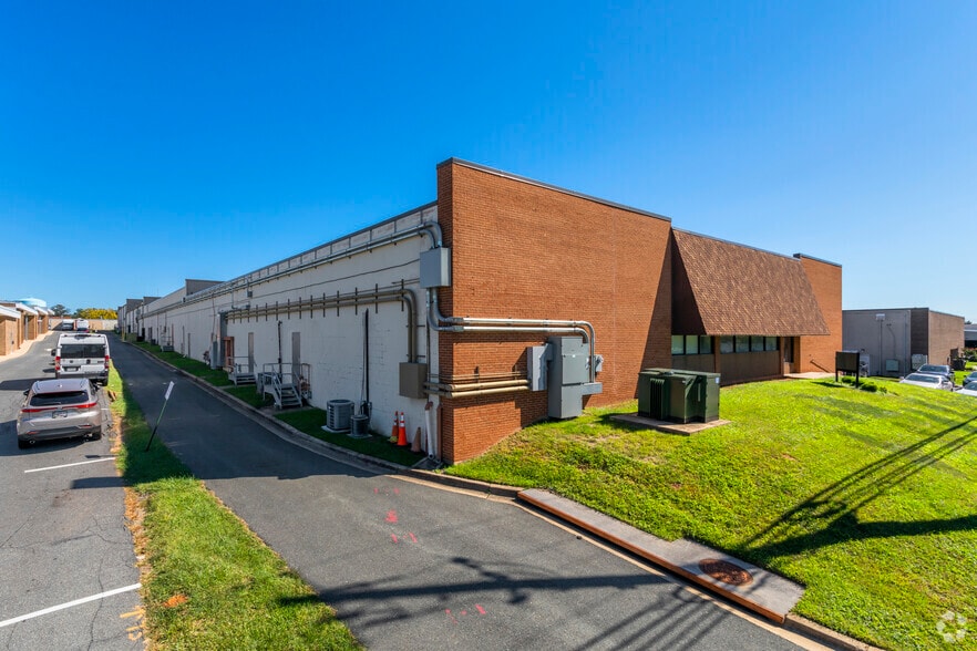 9113-9161 Industrial Ct, Gaithersburg, MD for sale - Building Photo - Image 3 of 5