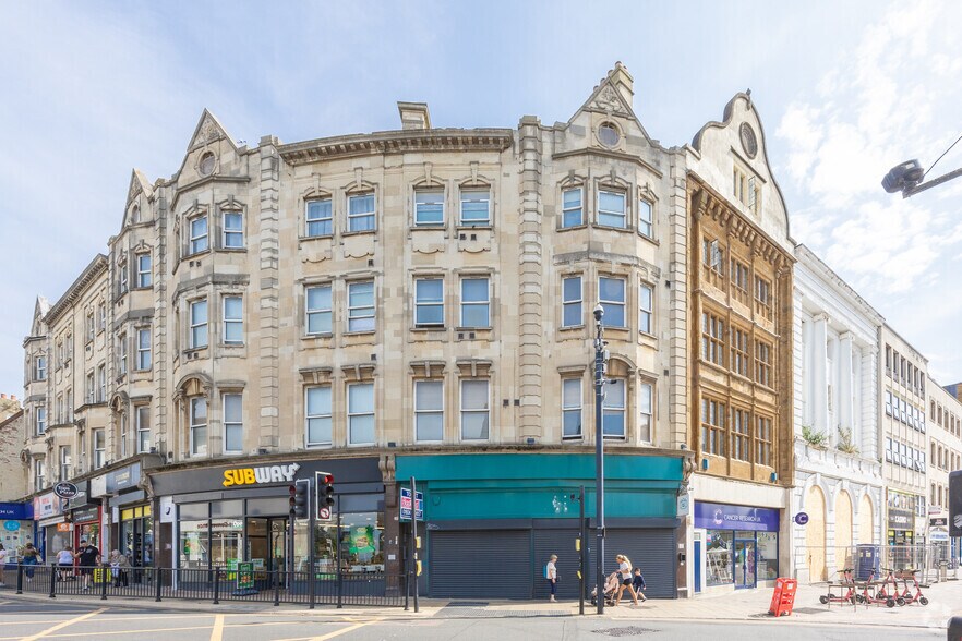 2 The Parade, Northampton à louer - Photo du bâtiment - Image 2 de 2