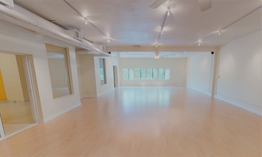 401 Center St, Healdsburg, CA à louer Photo intérieure- Image 1 de 5