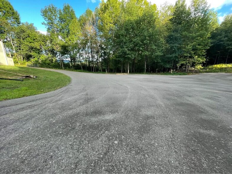 126 Bolick Chair Ln, Taylorsville, NC à vendre - Photo du bâtiment - Image 3 de 17