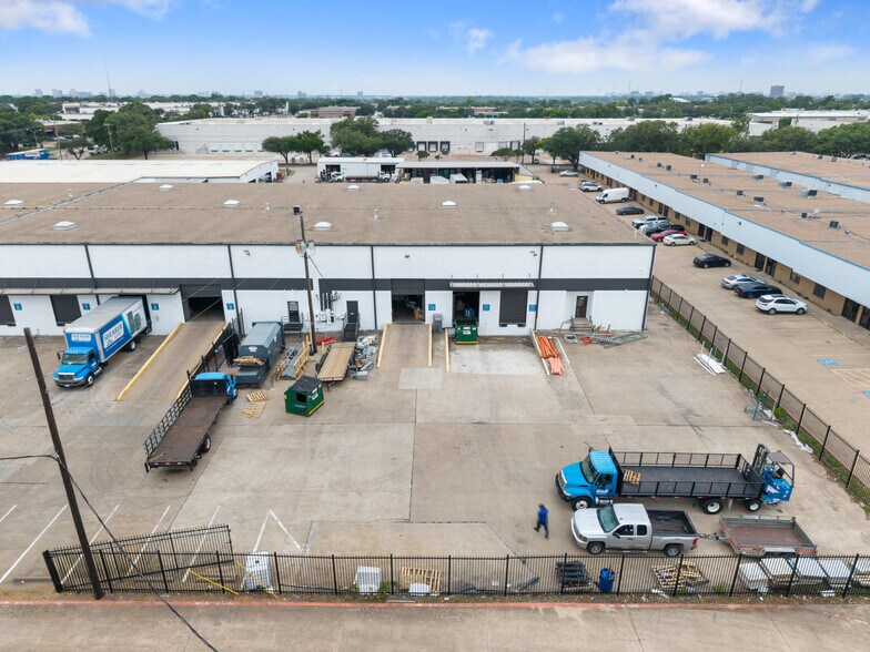 10515-10537 Miller Rd, Dallas, TX à louer - Photo du bâtiment - Image 3 de 23