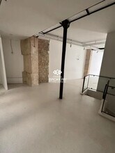 Retail in Paris for lease Interior Photo- Image 2 of 4