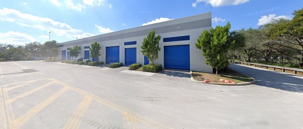 7451 Riviera Blvd, Miramar, FL for lease - Primary Photo - Image 2 of 3