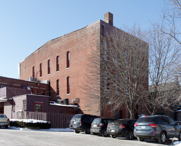 1002-1004 E Washington St, Indianapolis, IN à louer - Photo du bâtiment - Image 3 de 4