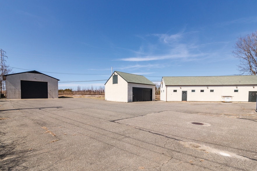 5 Toilsome Ln, East Hampton, NY for lease - Building Photo - Image 2 of 13