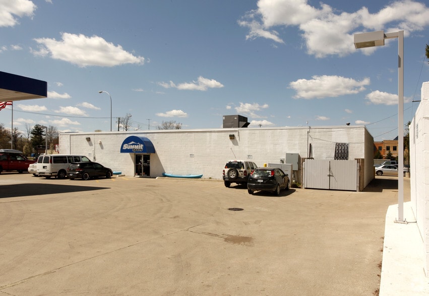 620 W Grand River Ave, Brighton, MI for lease - Building Photo - Image 2 of 9