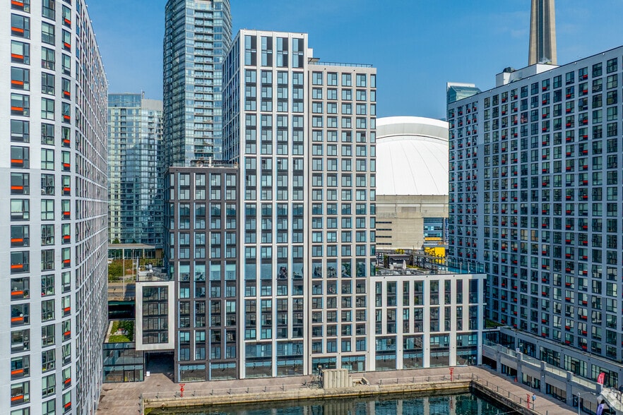 370 Queens Quay W, Toronto, ON à louer - Photo du bâtiment - Image 2 de 44