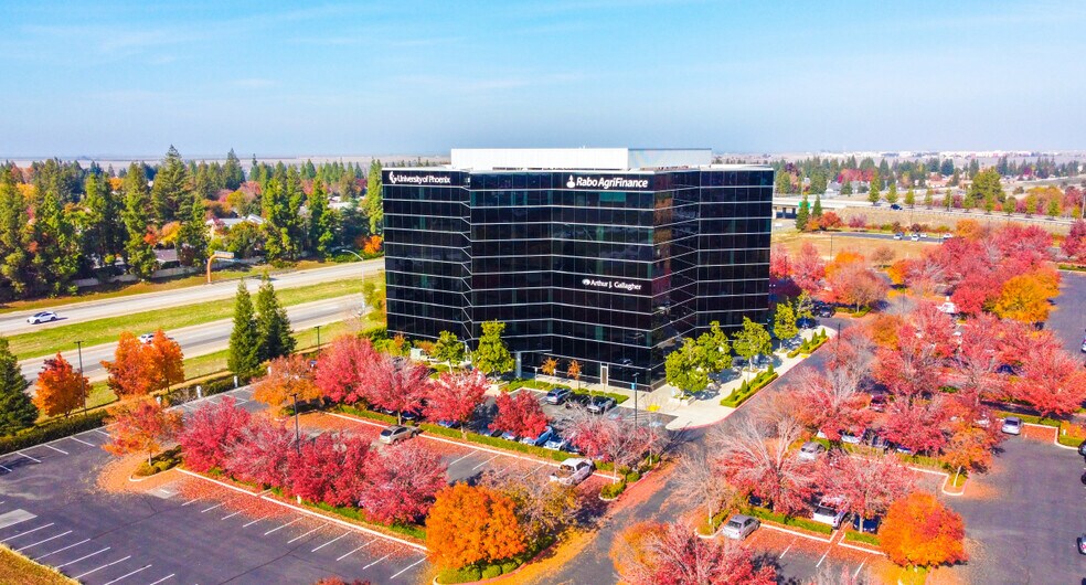 45 E River Park Pl W, Fresno, CA à louer - Photo du bâtiment - Image 2 de 12