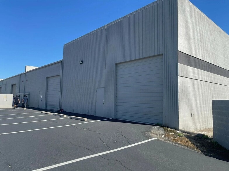 110-122 S Southgate Dr, Chandler, AZ for lease - Building Photo - Image 3 of 3