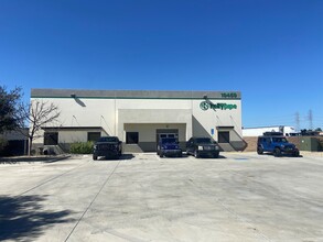 19459 Flightpath Way, Bakersfield, CA for lease Building Photo- Image 1 of 2