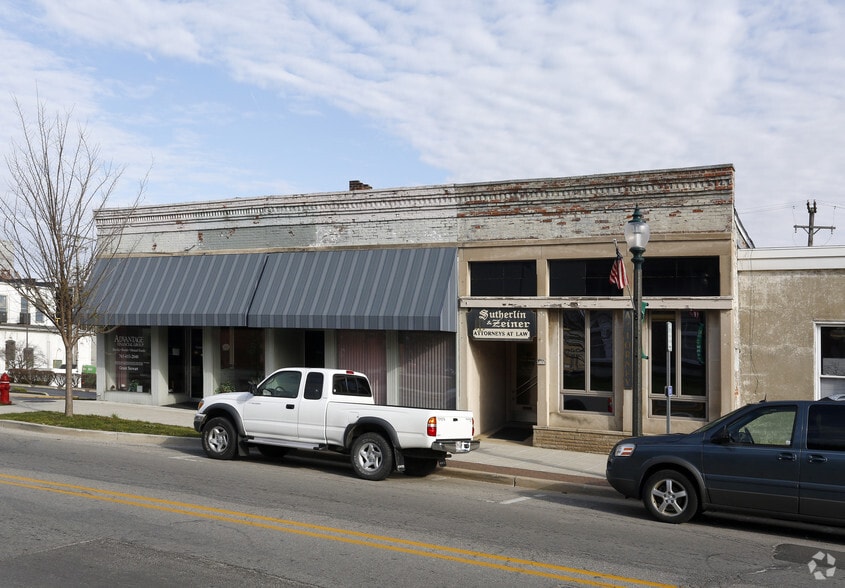101-105 E Washington St, Greencastle, IN for lease - Building Photo - Image 2 of 2