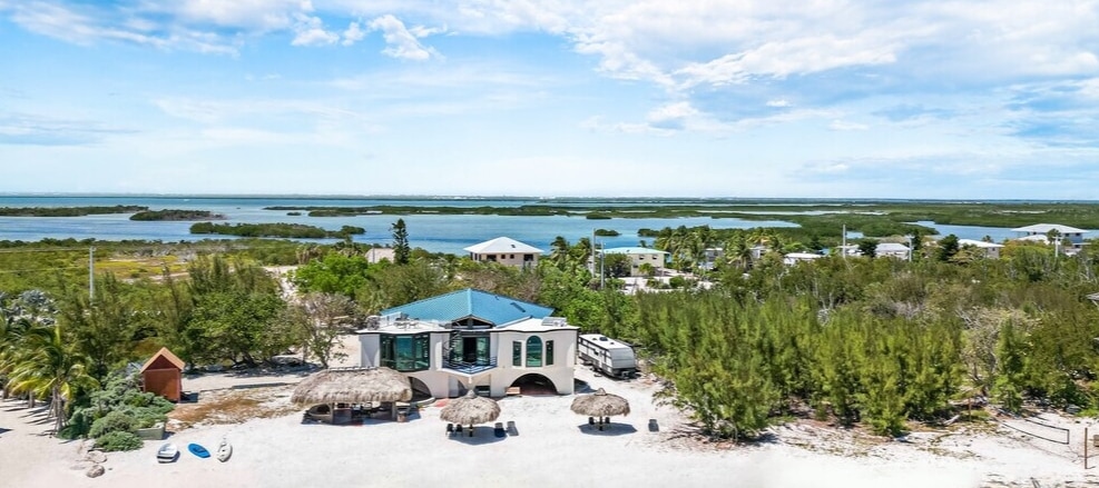 Barnicle Bed and Breakfast -Big Pine Key portefeuille de 2 propriétés à vendre sur LoopNet.ca Photo principale- Image 1 de 102