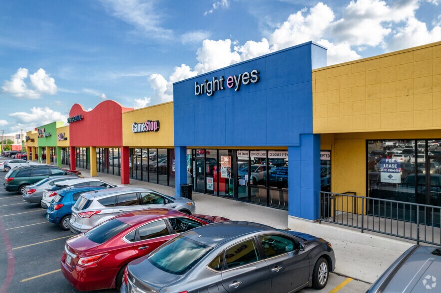 13909 Nacogdoches Rd, San Antonio, TX à louer - Photo du bâtiment - Image 1 de 27