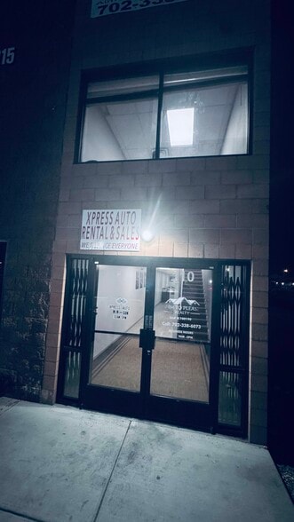 6015 S Rainbow Blvd, Las Vegas, NV for sale - Building Photo - Image 2 of 17