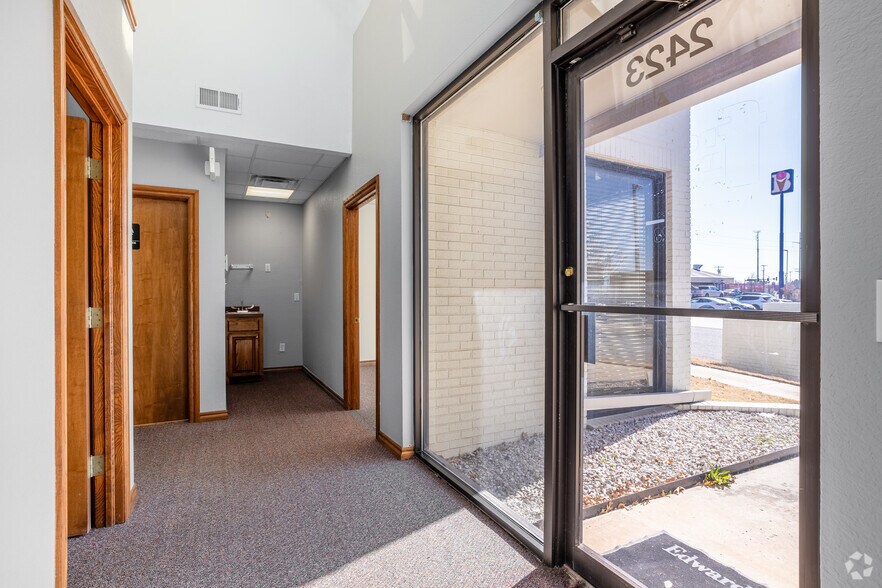 2421 Wilcox Dr, Norman, OK à louer - Photo du bâtiment - Image 3 de 26