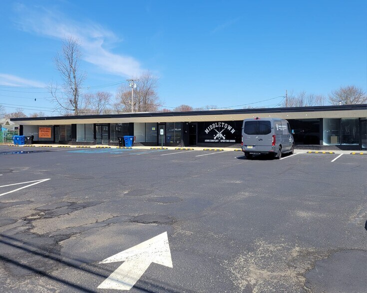 429 NJ-36 Hwy, Port Monmouth, NJ à louer - Photo du bâtiment - Image 1 de 3