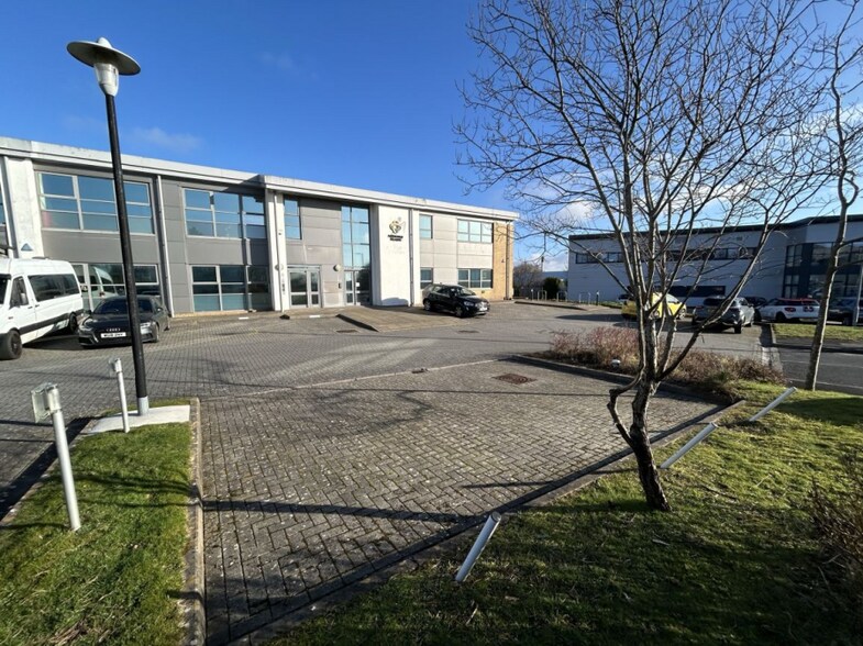 12 William Prance Rd, Plymouth à louer - Photo du bâtiment - Image 2 de 3