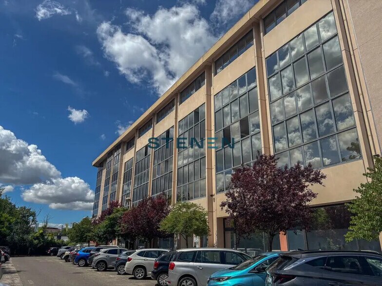 Office in Aix-en-Provence for lease - Building Photo - Image 1 of 8