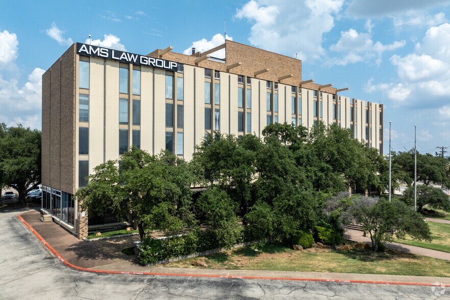 811 S Central Expy, Richardson, TX à louer - Photo du bâtiment - Image 3 de 5