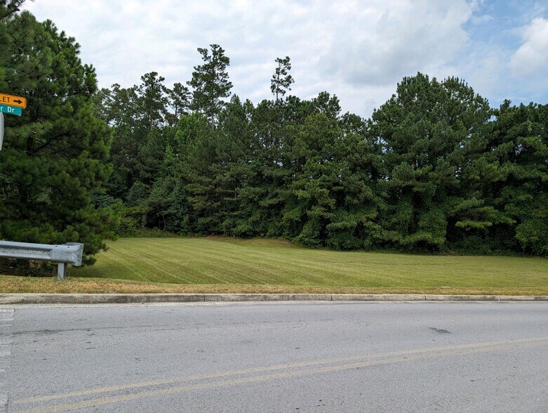 N Cobb Pky, Kennesaw, GA à vendre - Photo du bâtiment - Image 1 de 1